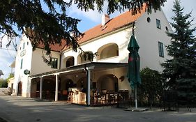 Taverna 1860 Rooms & Apartments